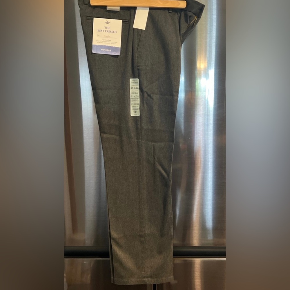 NWT- Men’s Dockers Signature Khaki